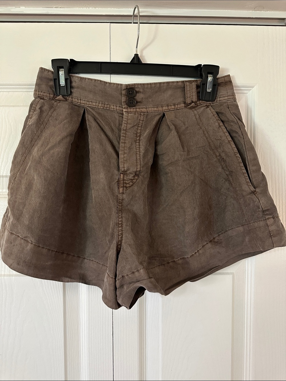 Free PeopleHigh-Waist Pleated Women’s Shorts in Brown